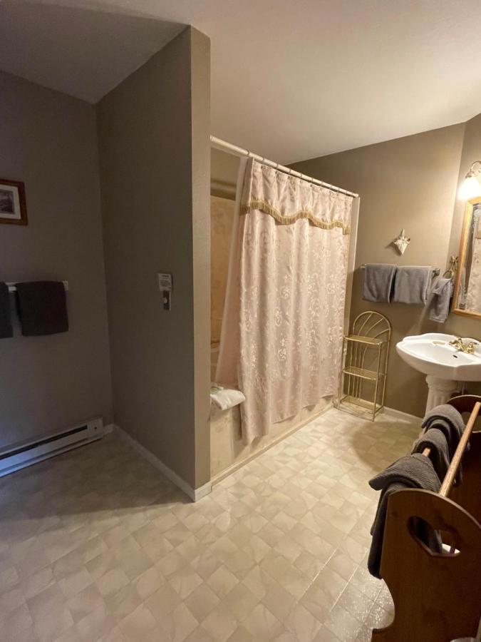 Sweetgrass Inn Bed & Breakfast 拉皮德城 外观 照片